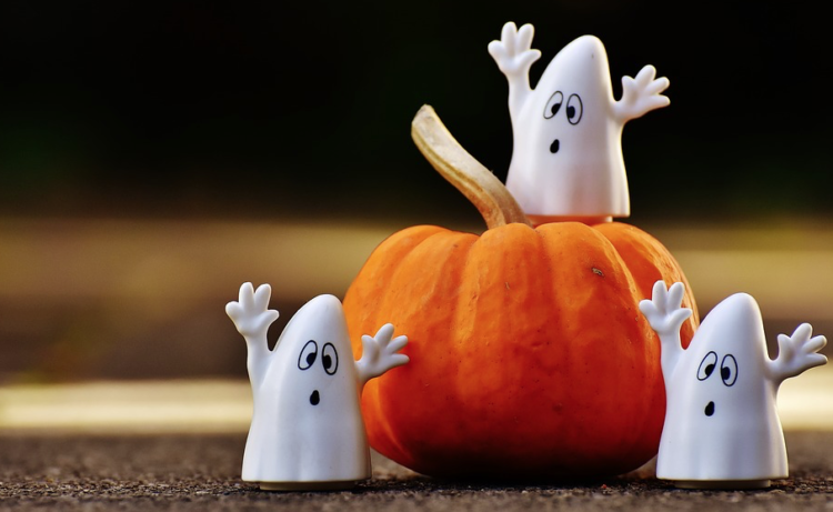 Halloween, Halloween Activities, West- Island, Montreal Grandma, Rhonda Massad, Haunted House, Pumpkin Carving, Costumes, Candy